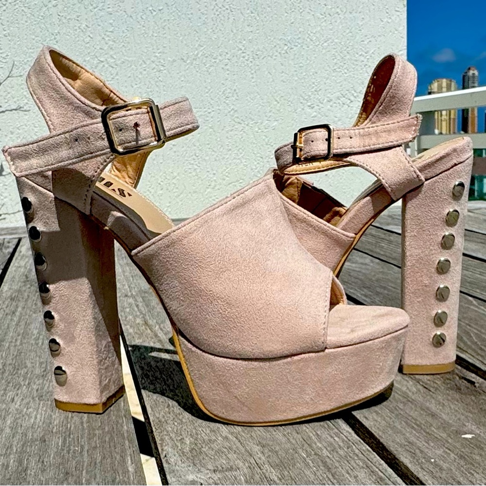 Platform sandals nude beige silver studs Sz 8 5 1/2” heel, 1 1/2” toe.